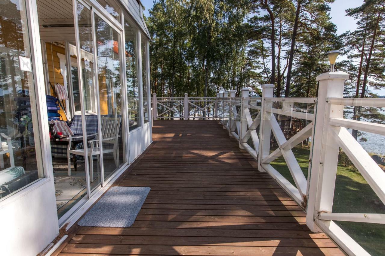Villa Harald - Beachfront Hitis Esterno foto