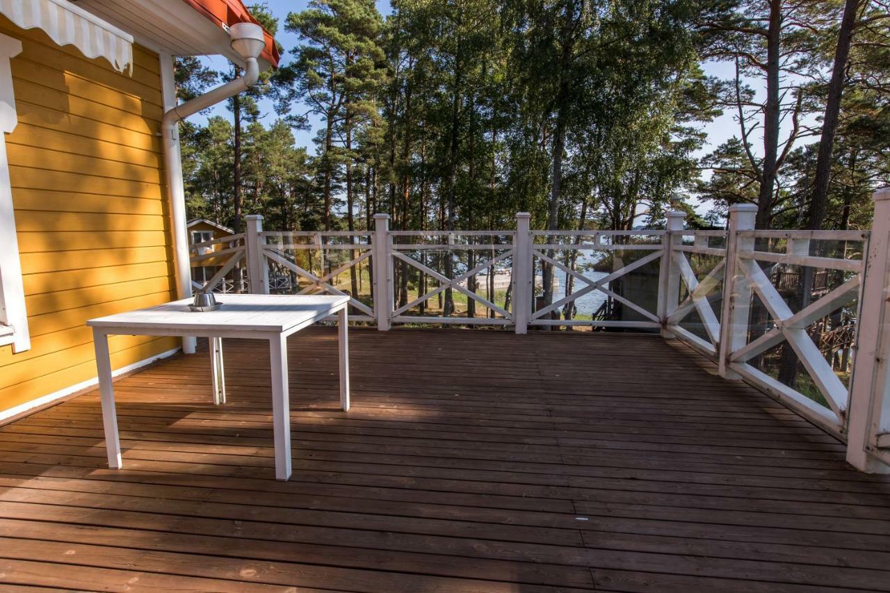Villa Harald - Beachfront Hitis Esterno foto