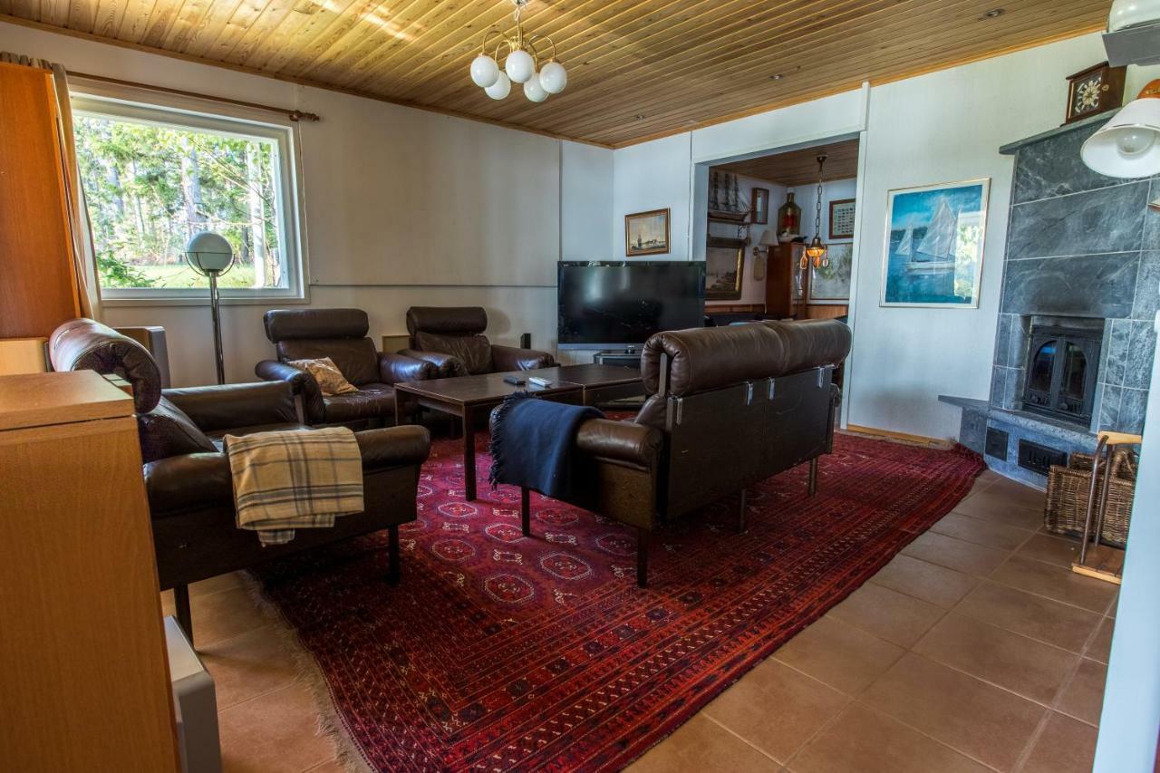 Villa Harald - Beachfront Hitis Esterno foto