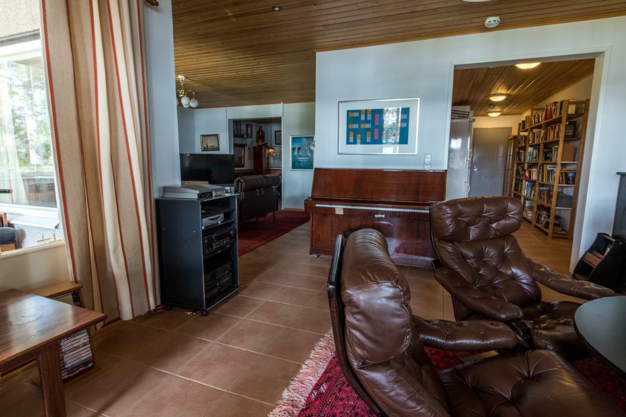 Villa Harald - Beachfront Hitis Esterno foto