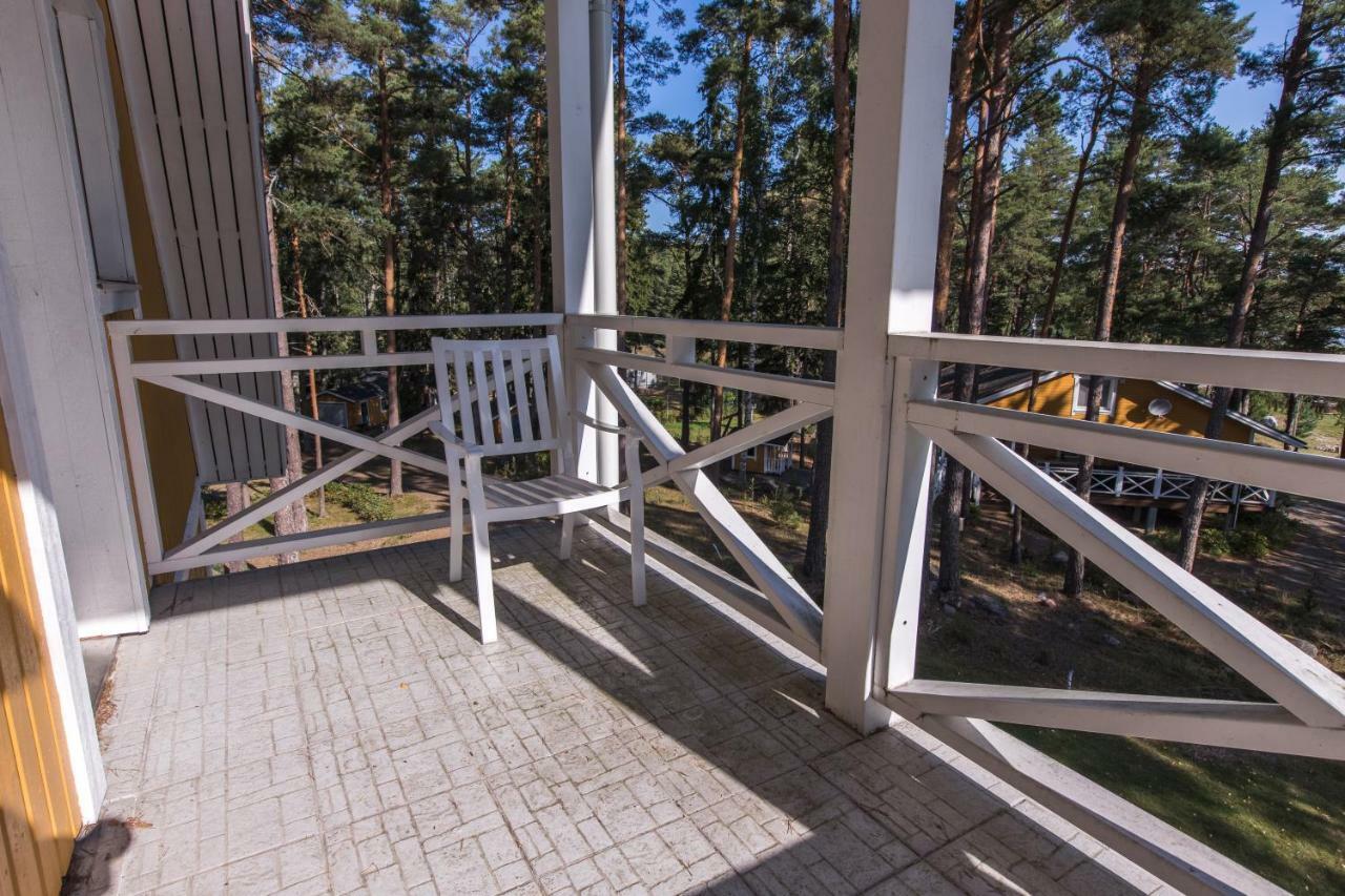 Villa Harald - Beachfront Hitis Esterno foto