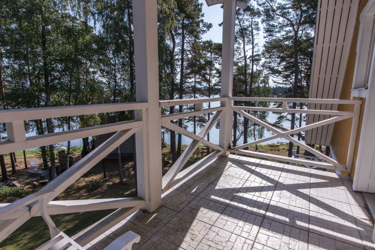 Villa Harald - Beachfront Hitis Esterno foto