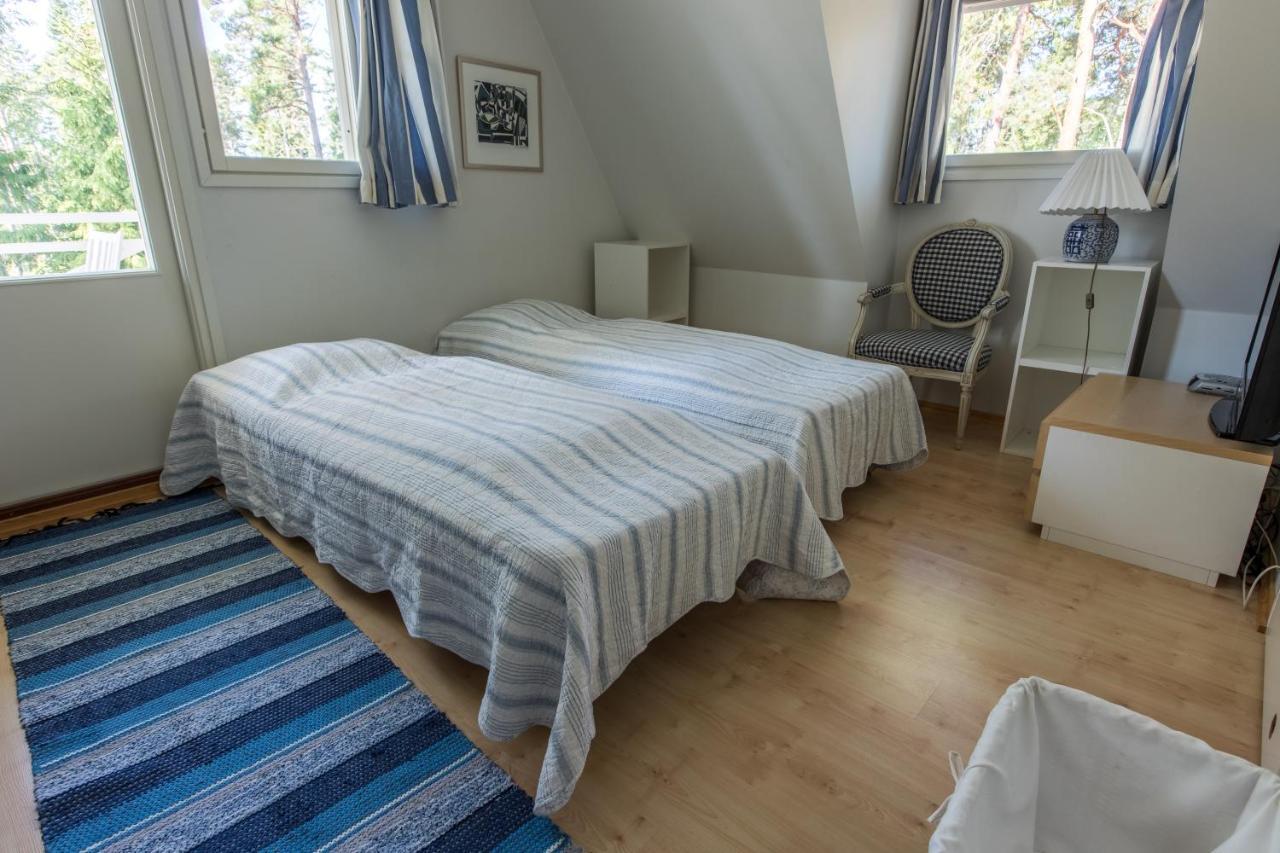 Villa Harald - Beachfront Hitis Esterno foto